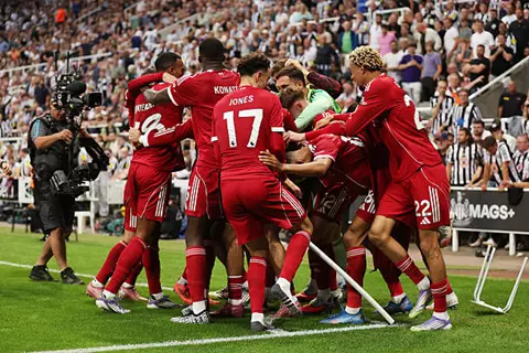 تواجد إيزاك وغياب كييزا.. قائمة ليفربول في دوري أبطال أوروبا
